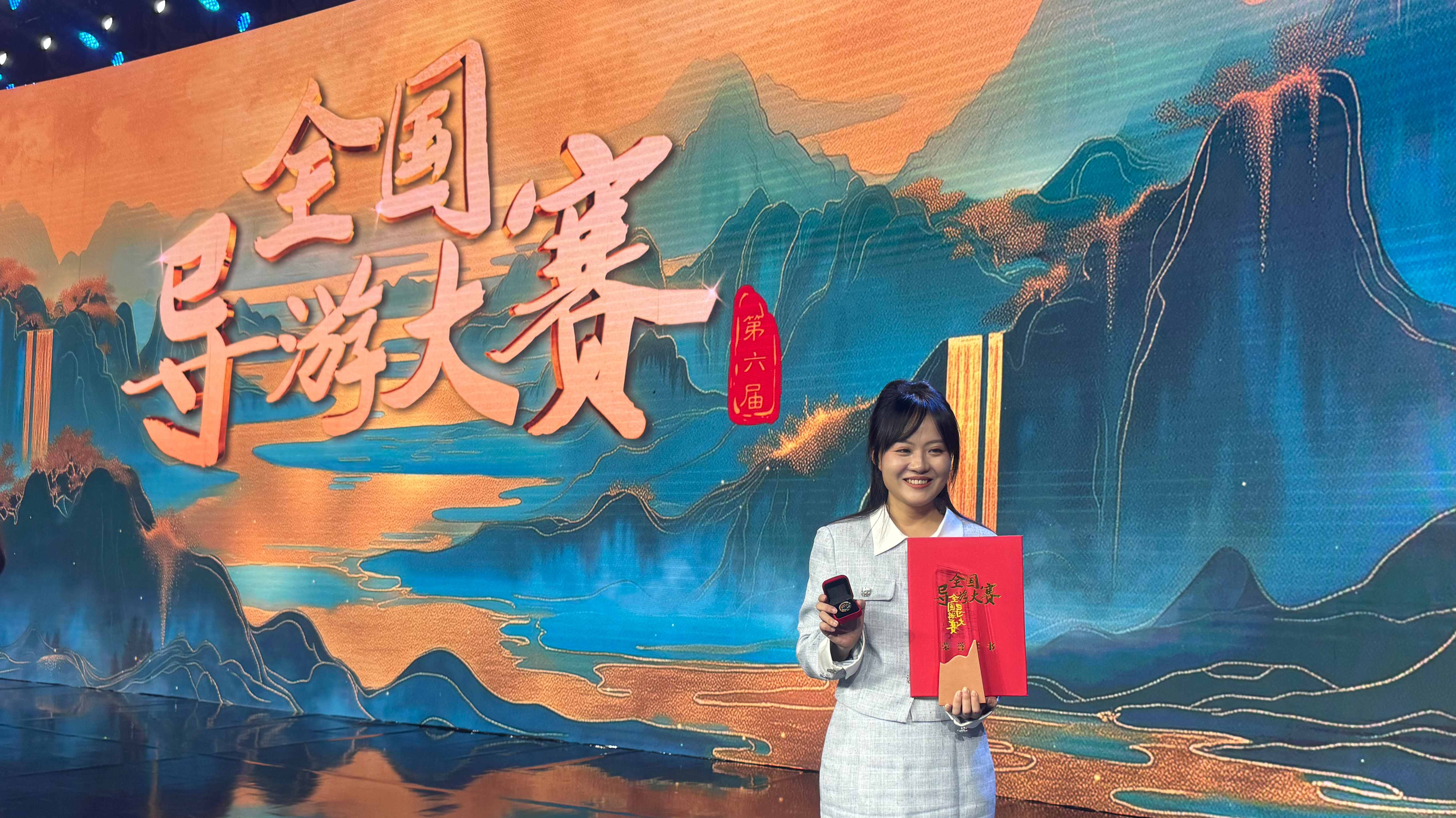 1785839350459822.jpg 罗琛 (9).jpg