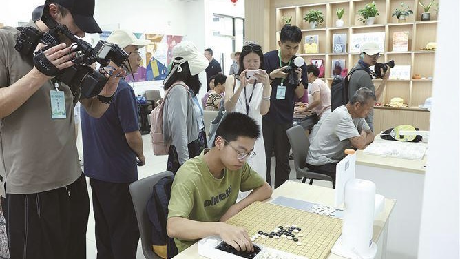 05建发房地产集团 “活力中国调研行”走进湖滨四里 (1).JPG
